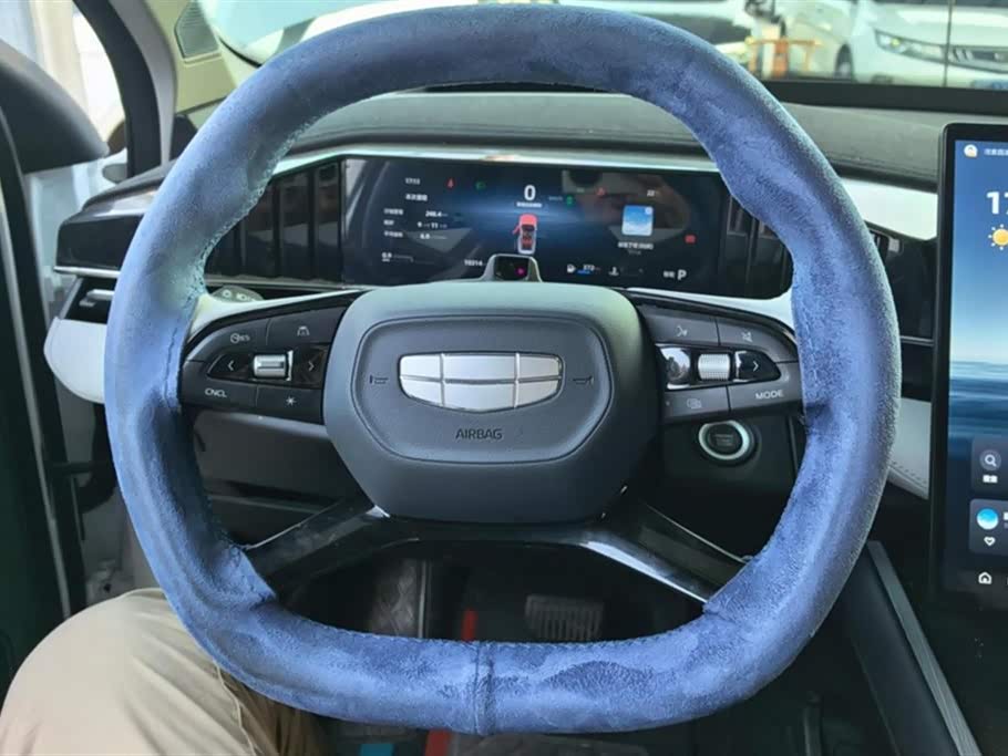 Geely Atlas L