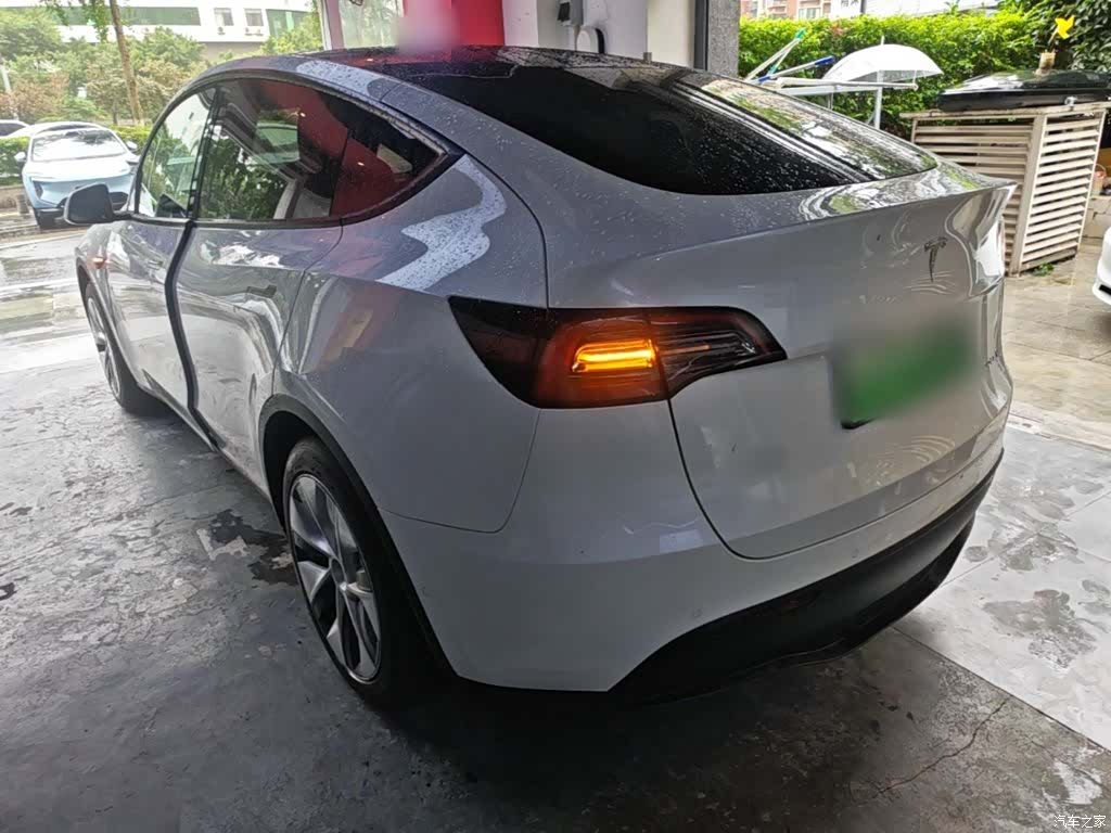 Tesla Model Y, 2023 все фото