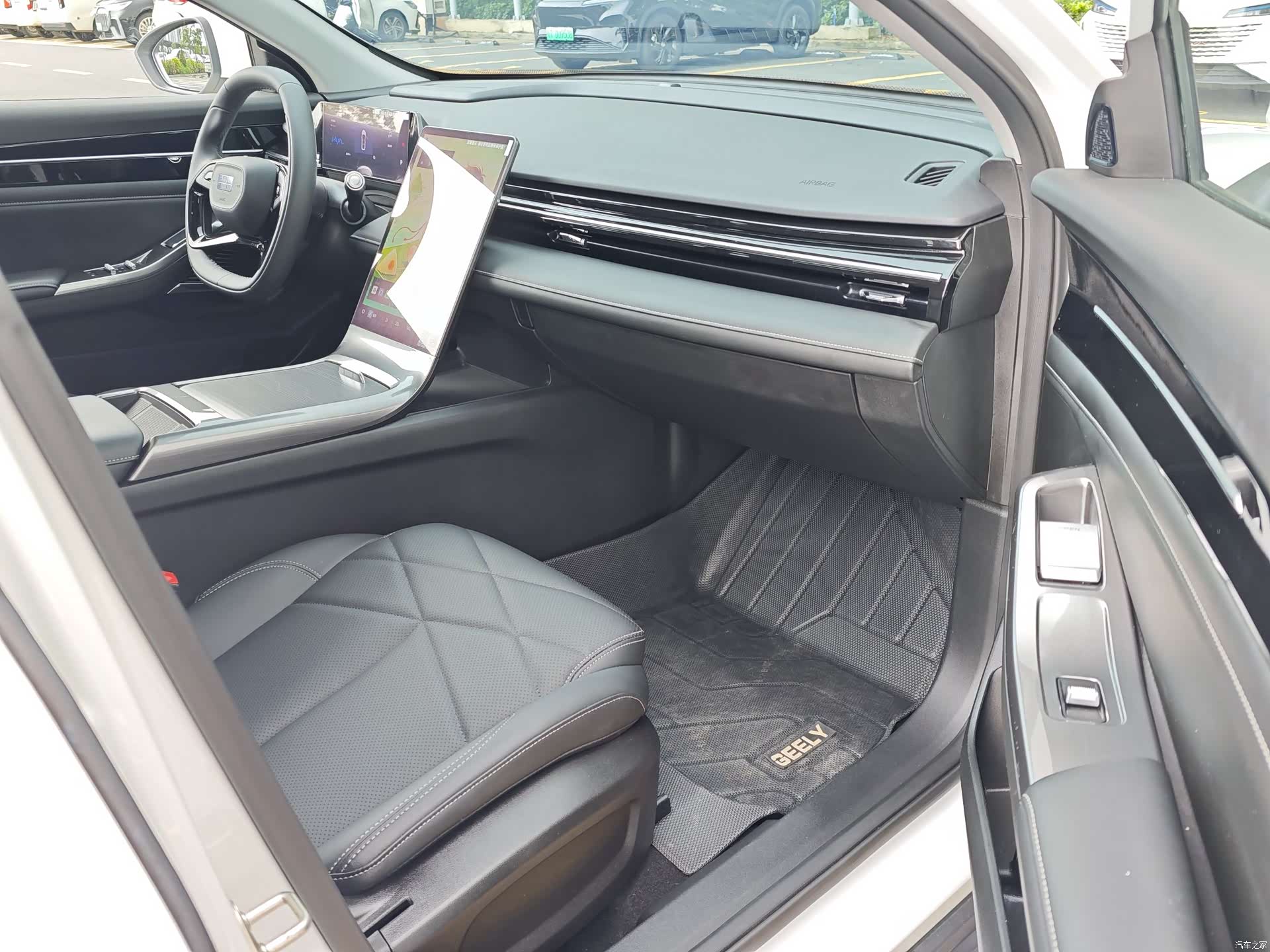 Geely Galaxy L6, 2024 11