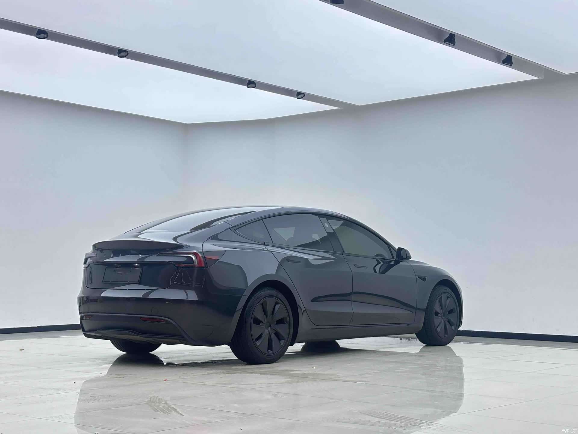 Tesla Model 3, 2025 12