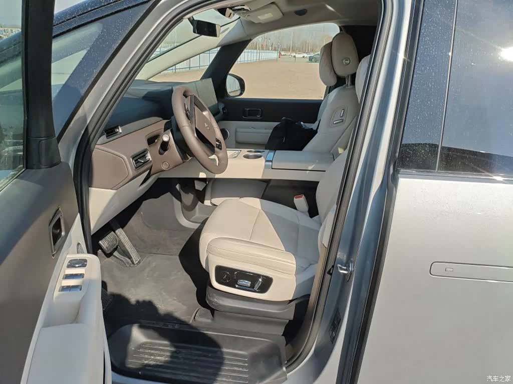 Li Auto MEGA, 2024 2