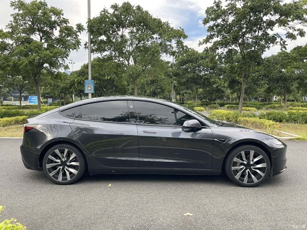 Tesla Model 3, 2024 4