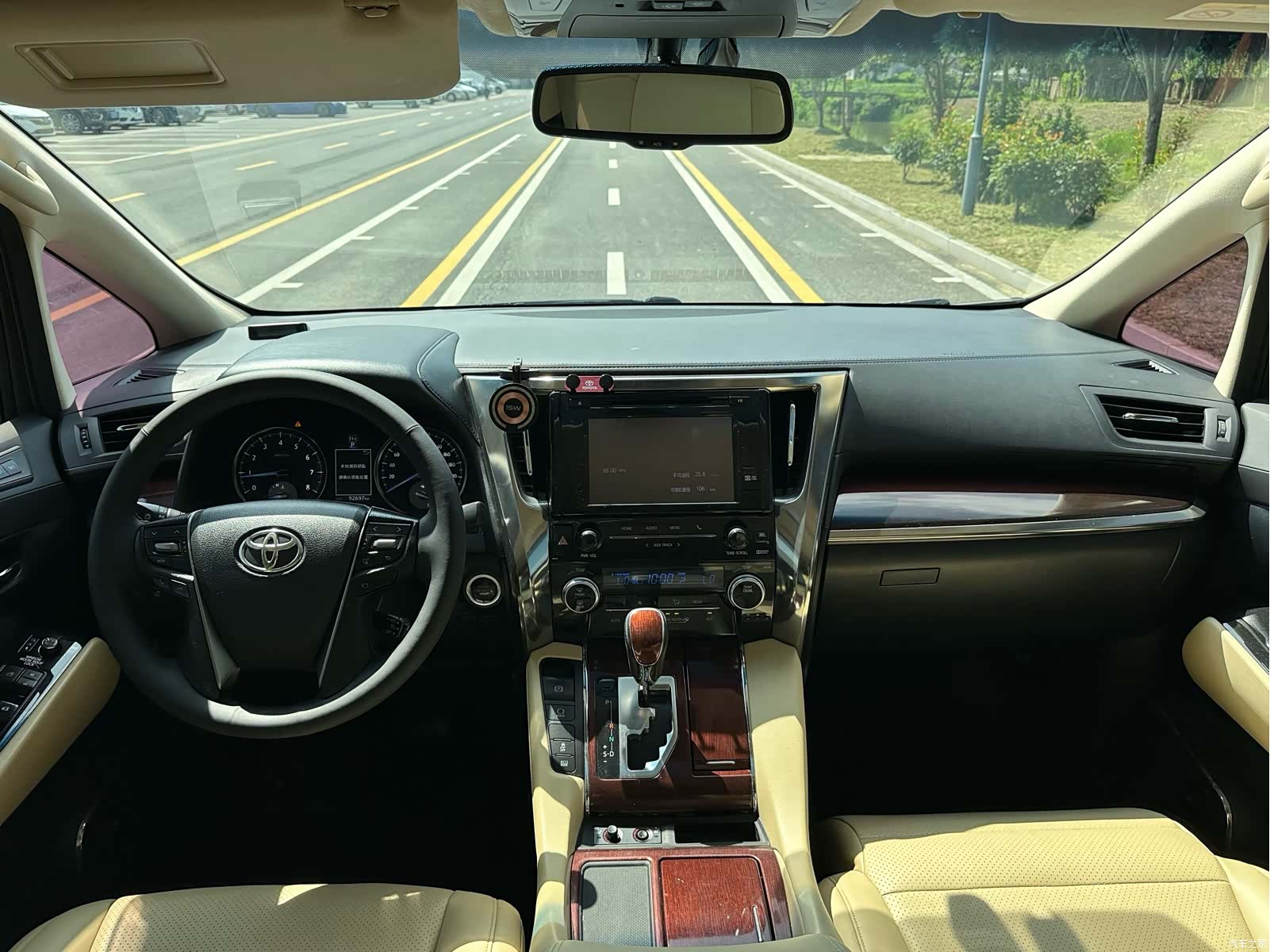 Toyota Alphard, 2017 7