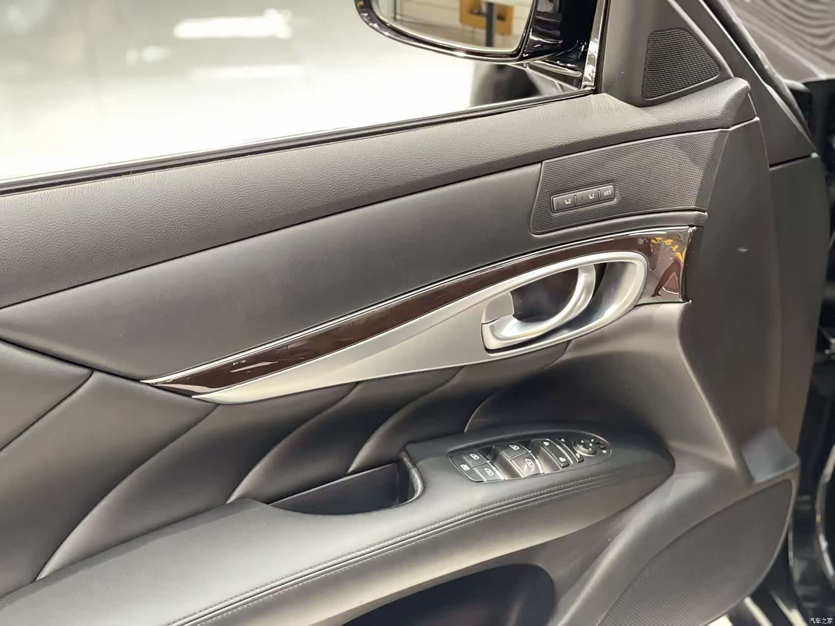 Infiniti Q70, 2014 10