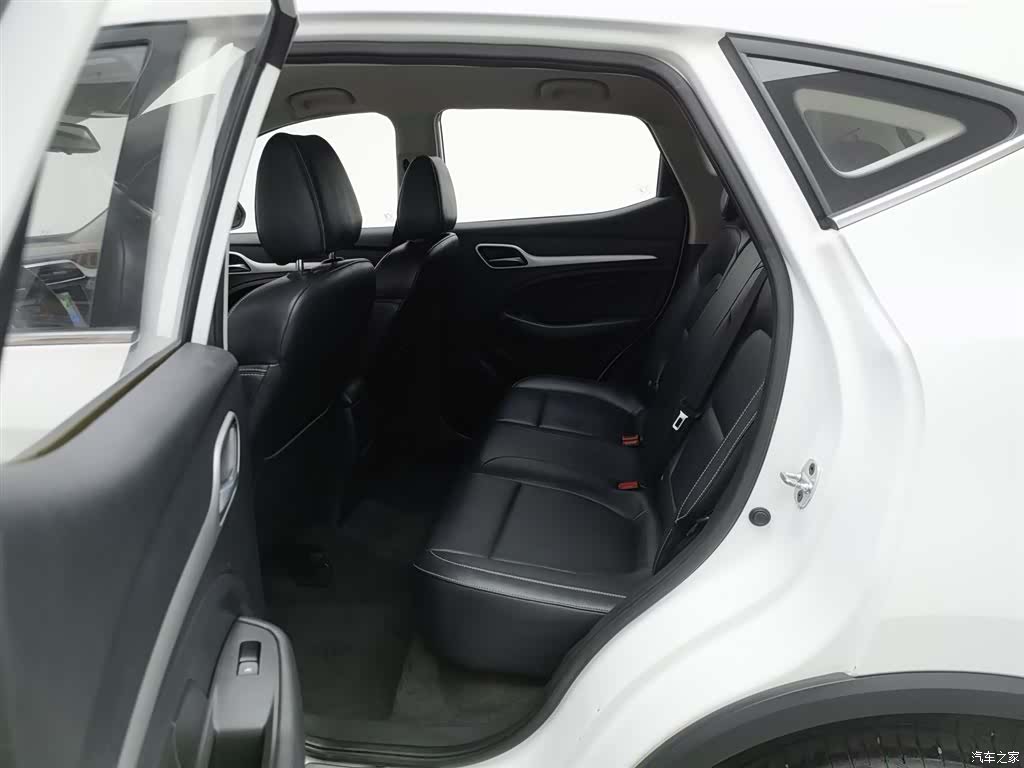 MG ZS, 2017 15