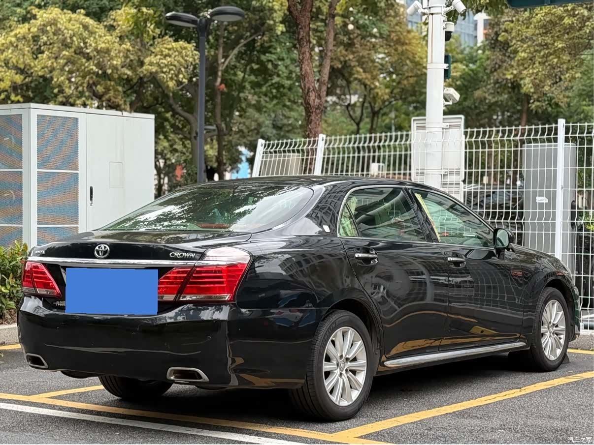 Toyota Crown, 2014 все фото