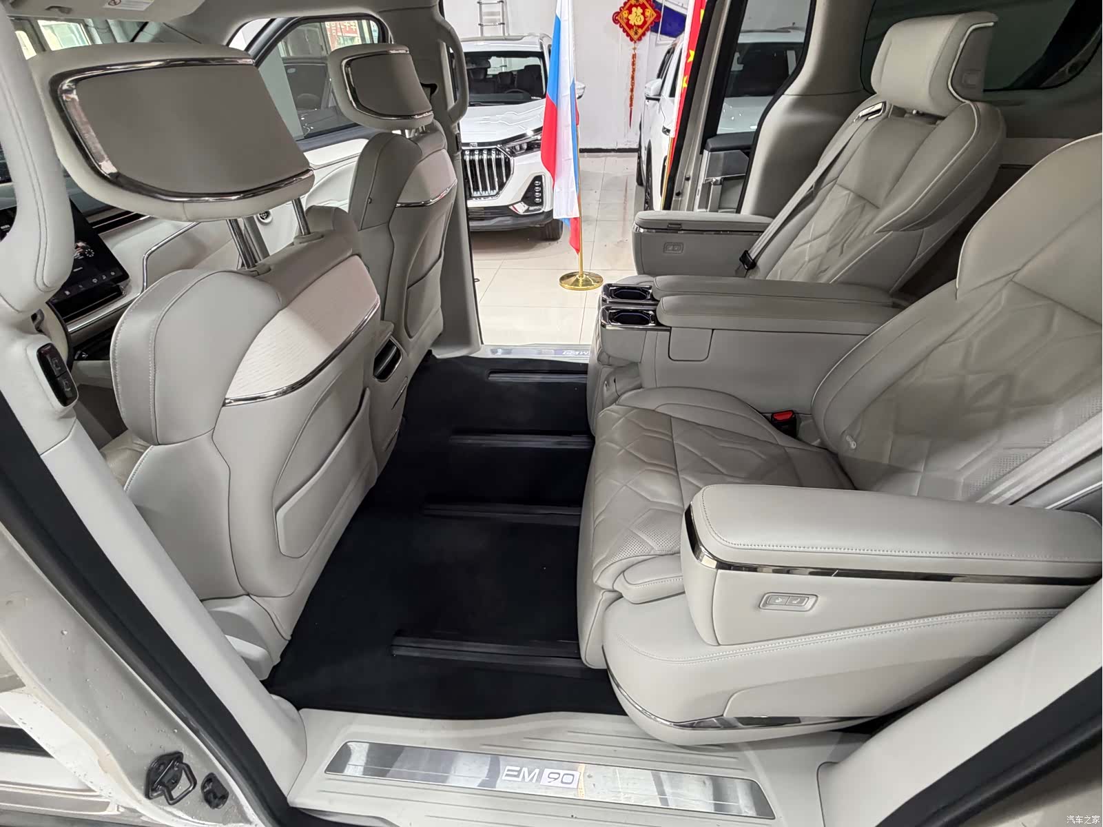 Volvo EM90, 2024 16