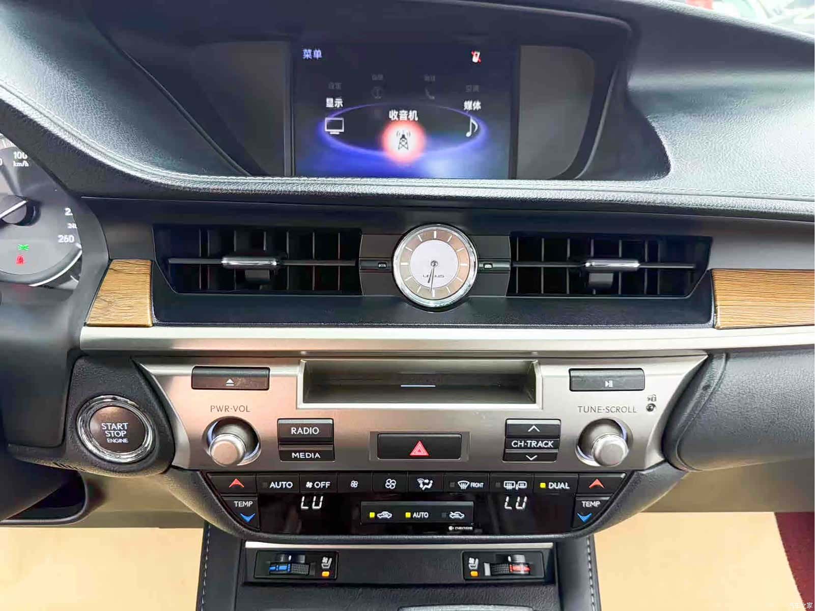 Lexus ES, 2018 17