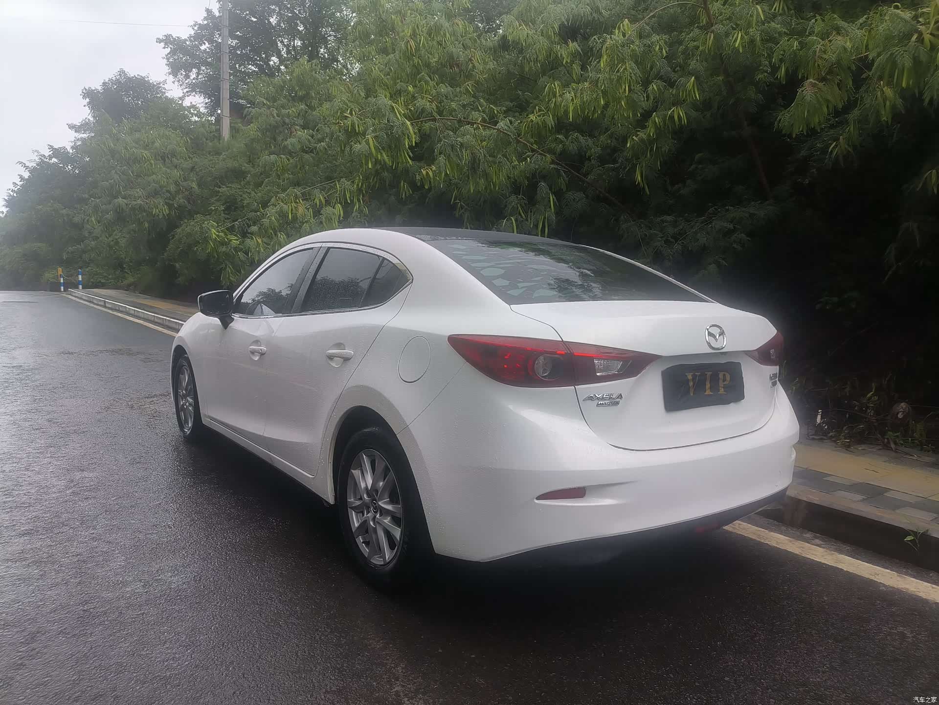 Mazda Mazda3, 2015 8