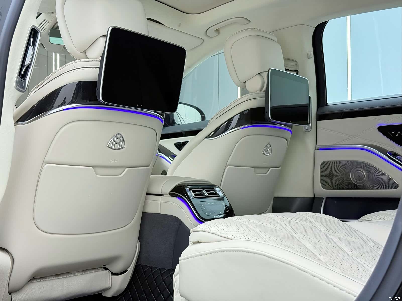Maybach S-Class, 2023 11