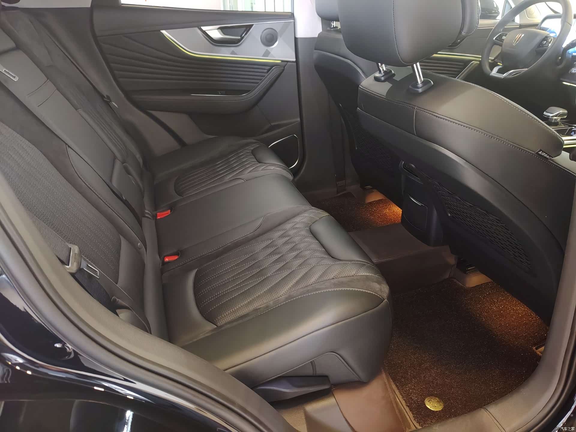 Hongqi HS5, 2024 37