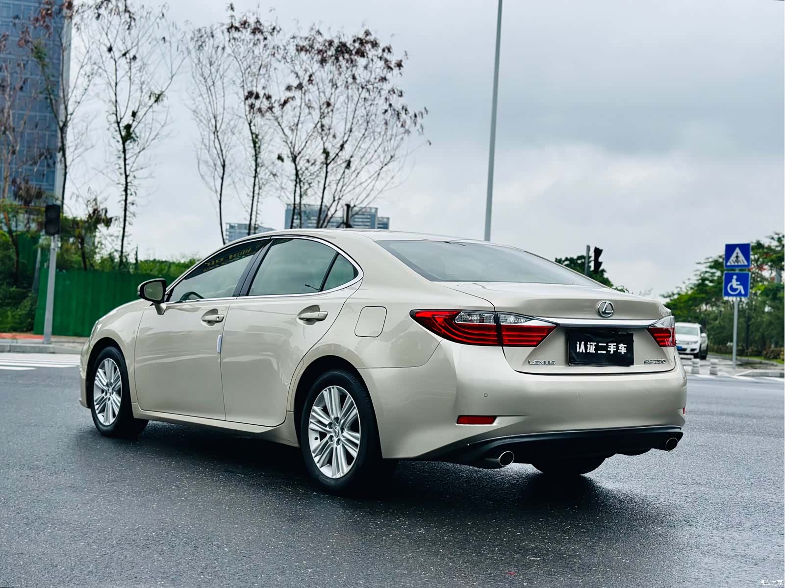 Lexus ES, 2014 4