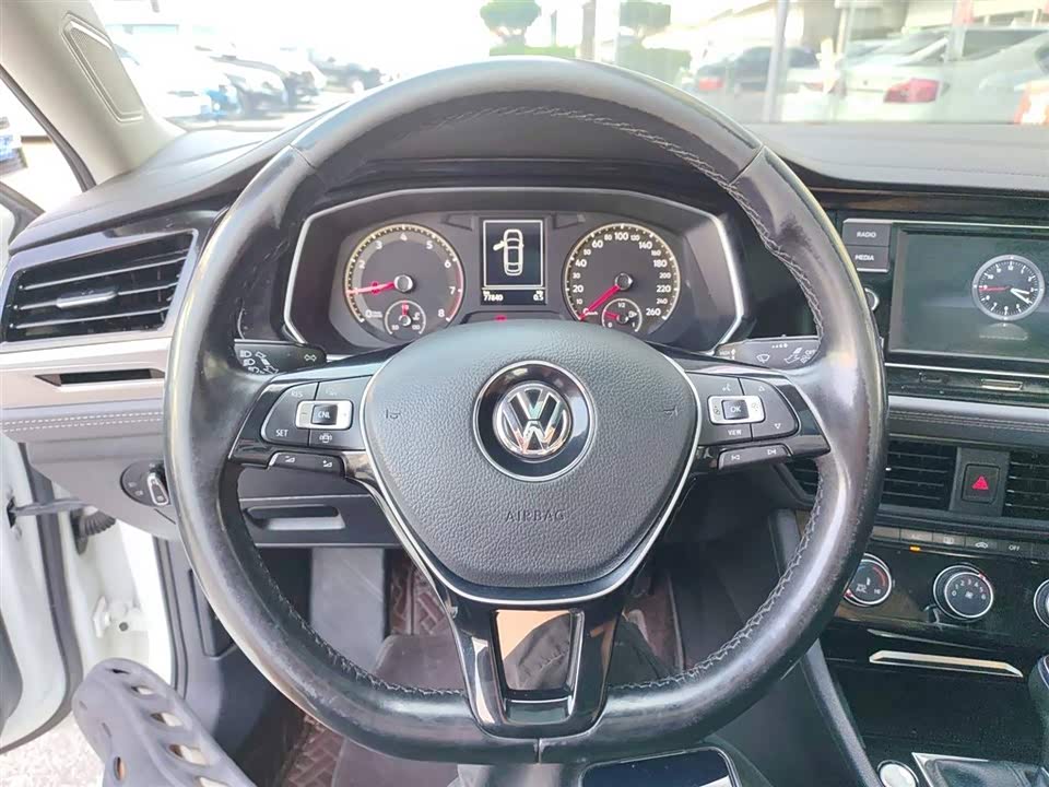 Volkswagen Sagitar