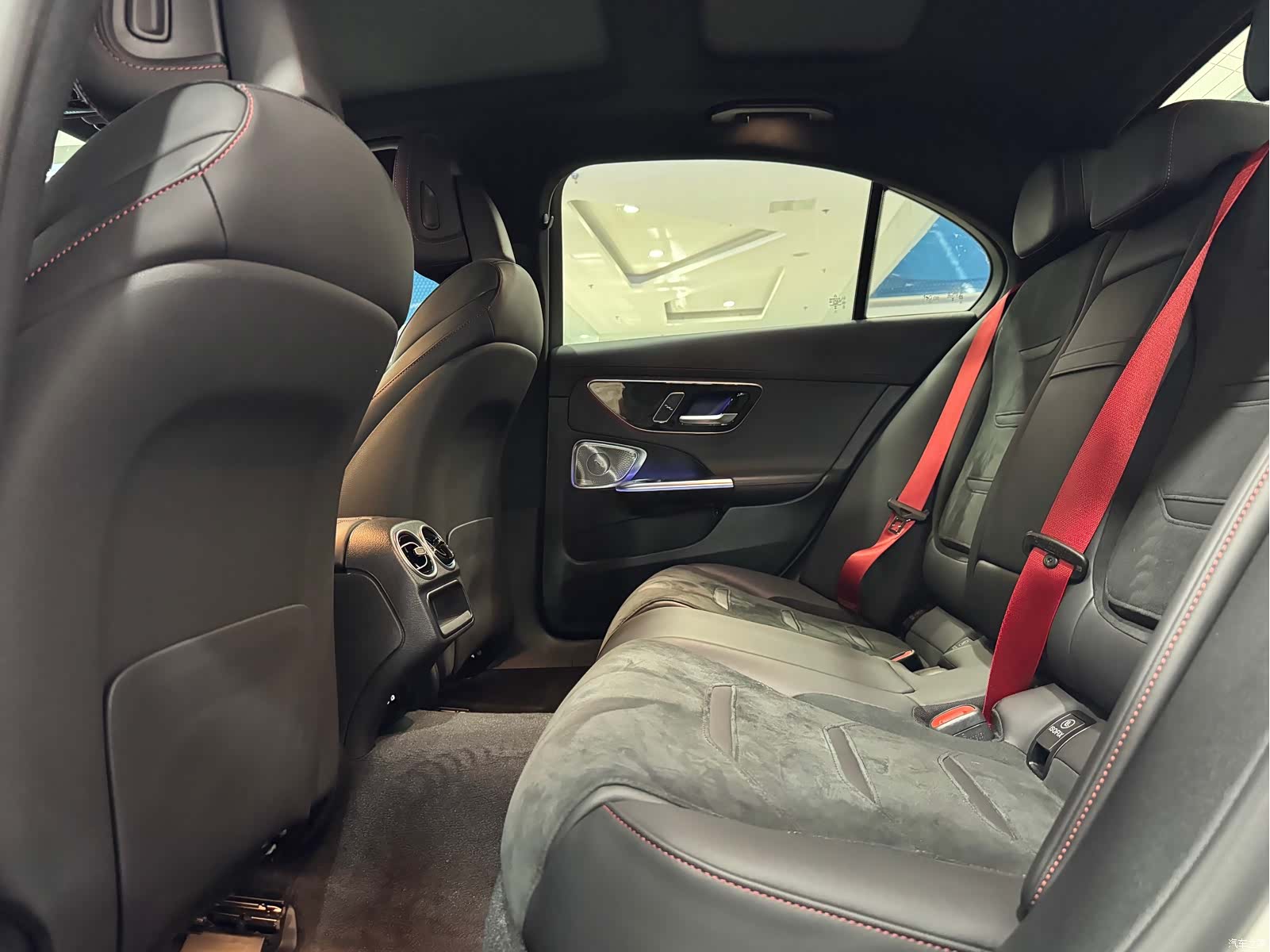 Mercedes-Benz C-Class, 2024 10