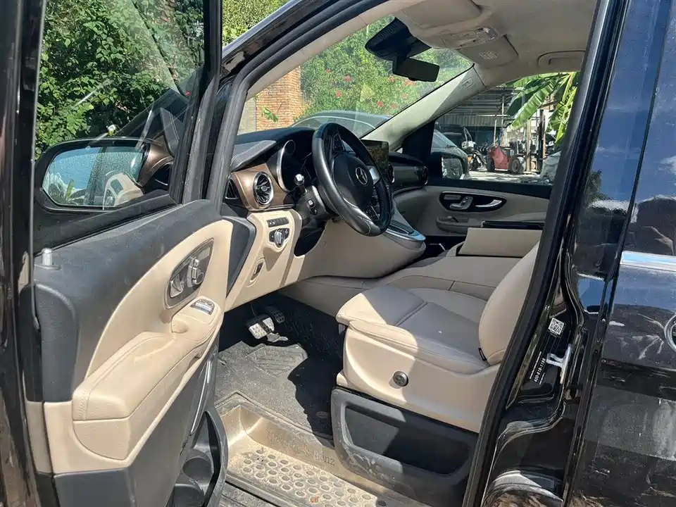 Mercedes-Benz V-class