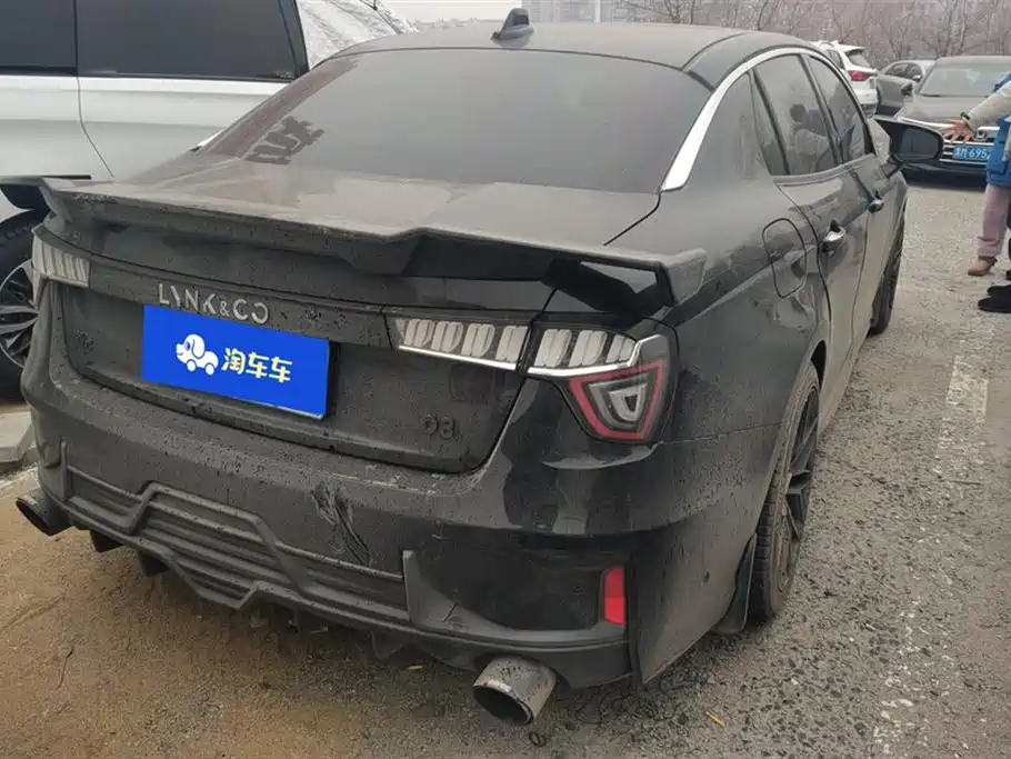 Lynk & Co 03