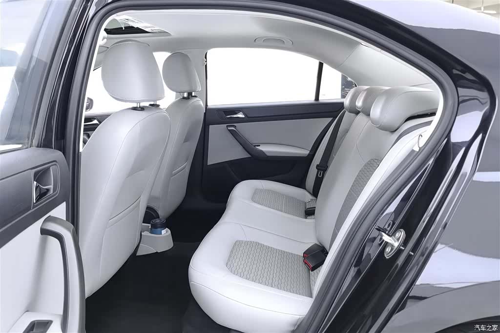 Skoda Rapid, 2016 11