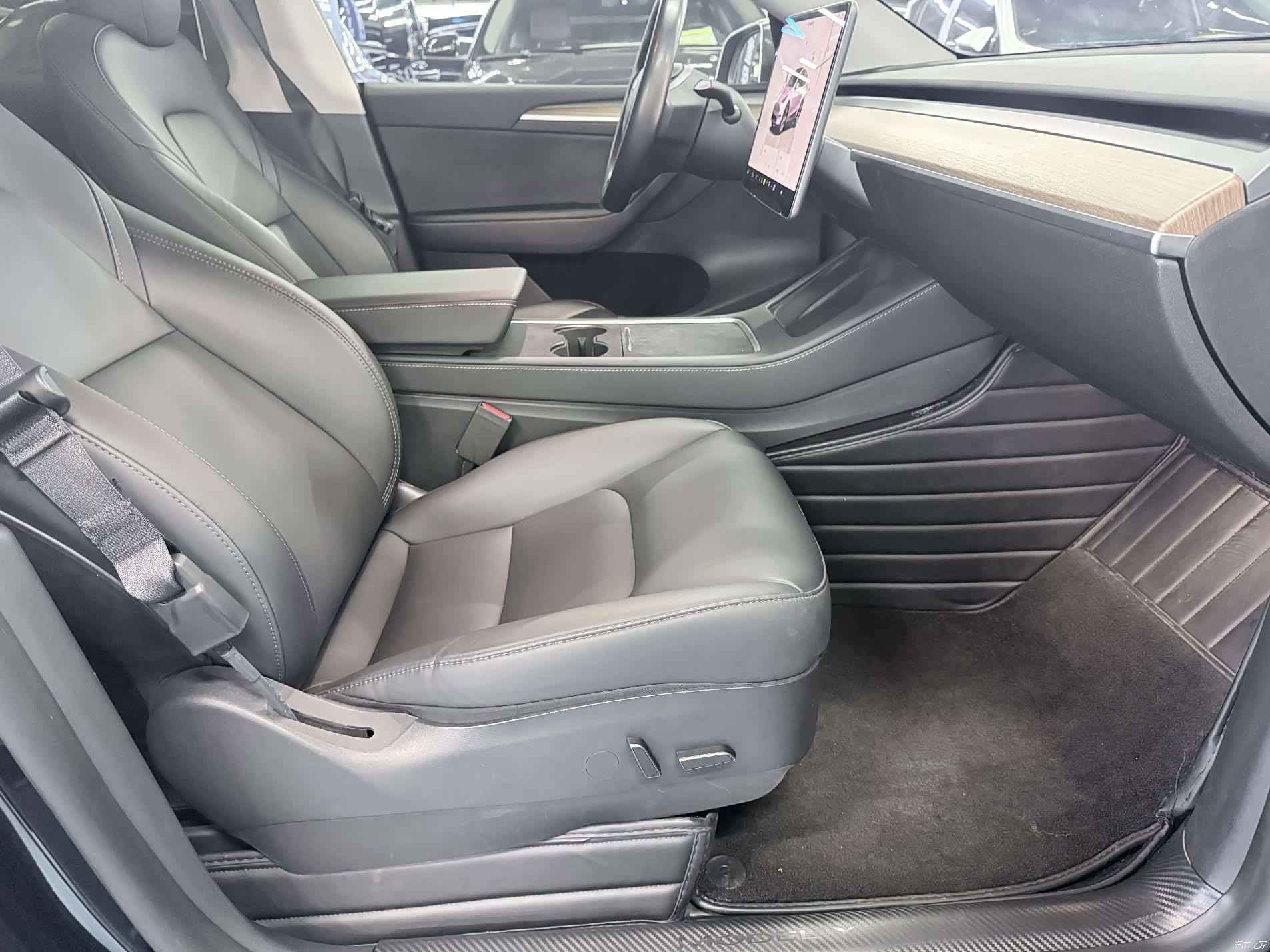 Tesla Model Y, 2023 12