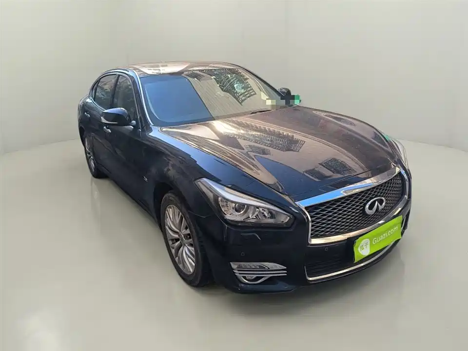 Infiniti Q70