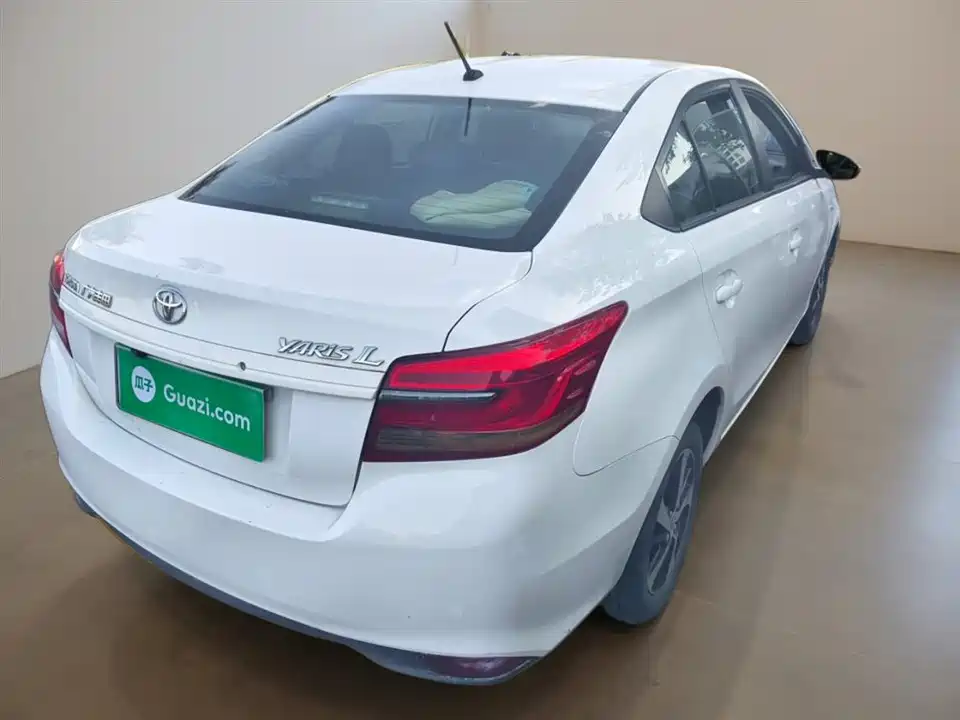 Toyota YARiS L to enjoy