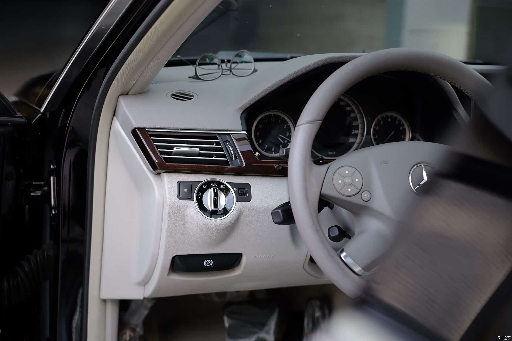 Mercedes-Benz E-Class, 2012 38