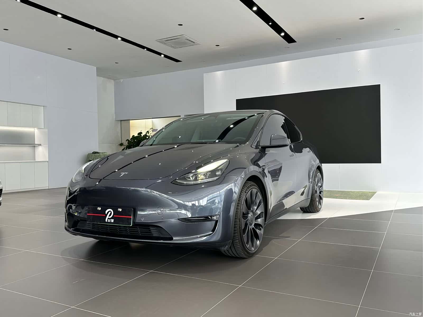 Tesla Model Y, 2022 1
