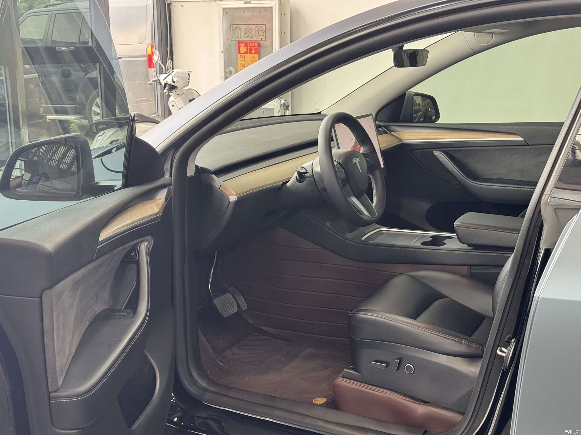 Tesla Model Y, 2023 все фото