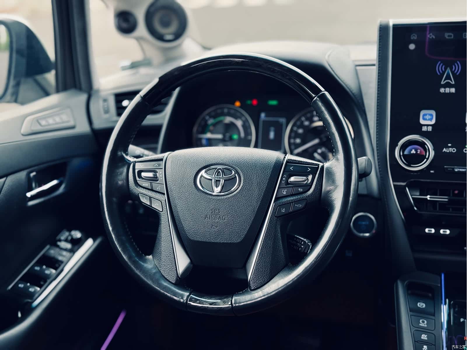 Toyota Vellfire, 2020 8