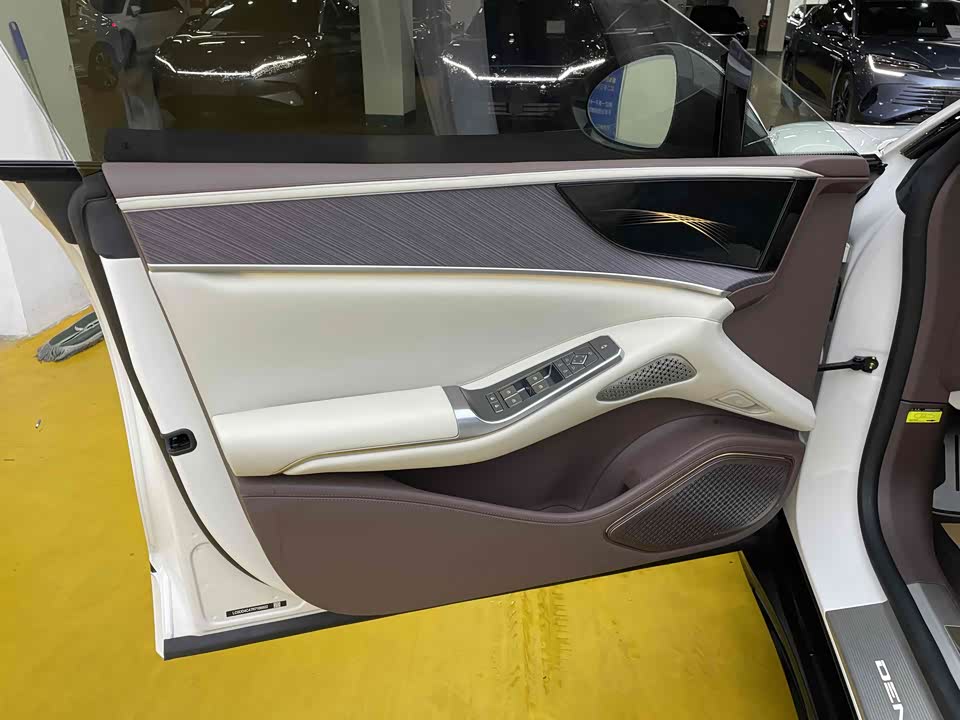 Denza Z9GT Denza Z9GT