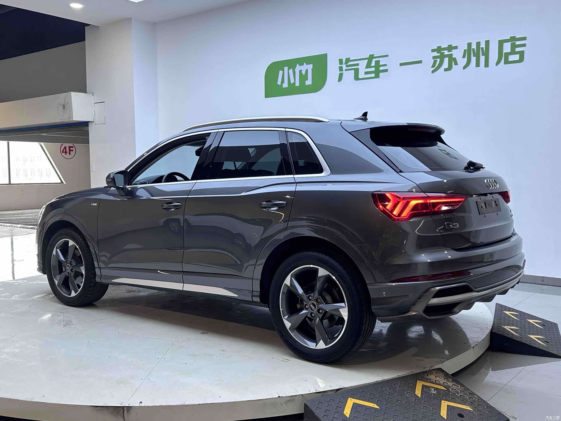 Audi Q3, 2023 4