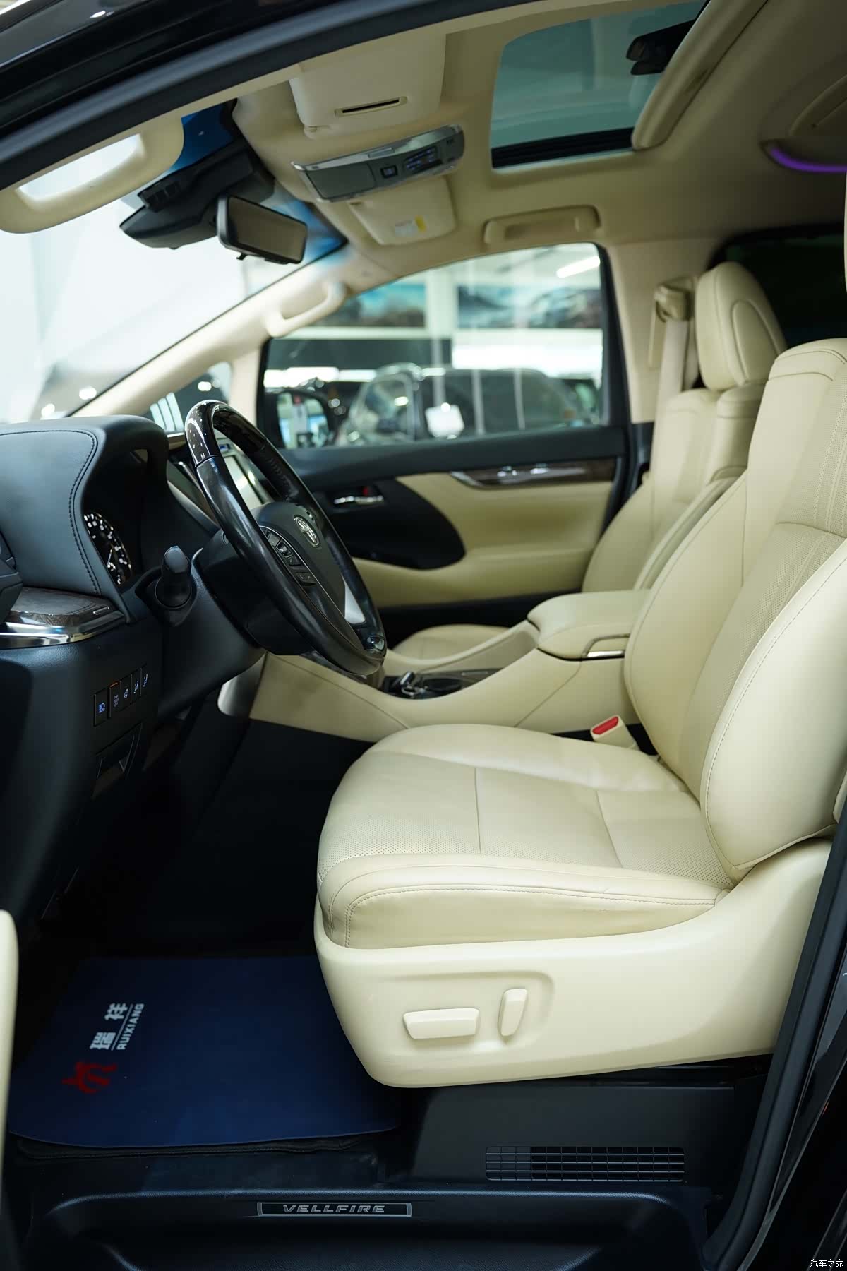Toyota Vellfire, 2020 4