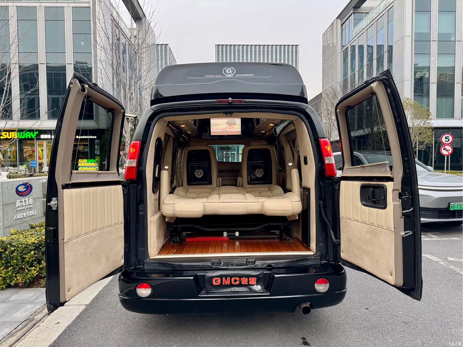 GMC SAVANA, 2011 18
