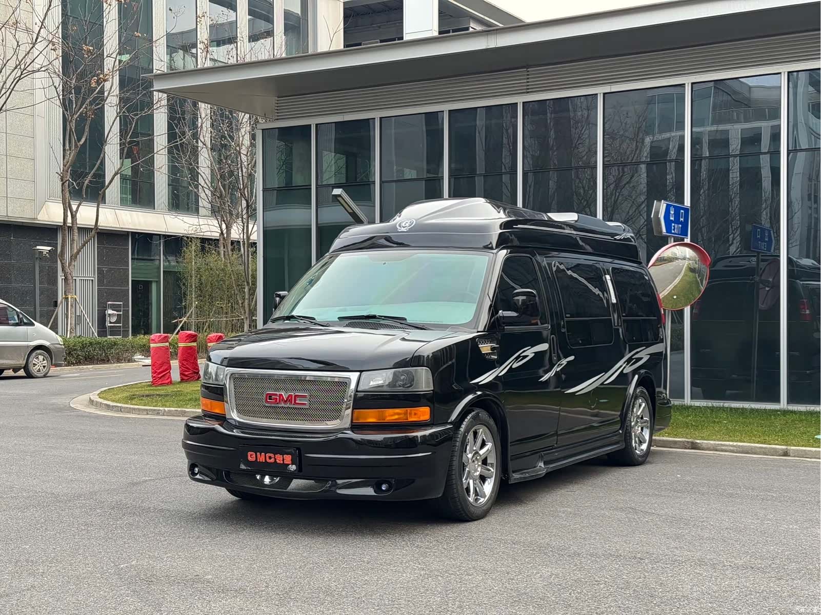 GMC SAVANA, 2011 1