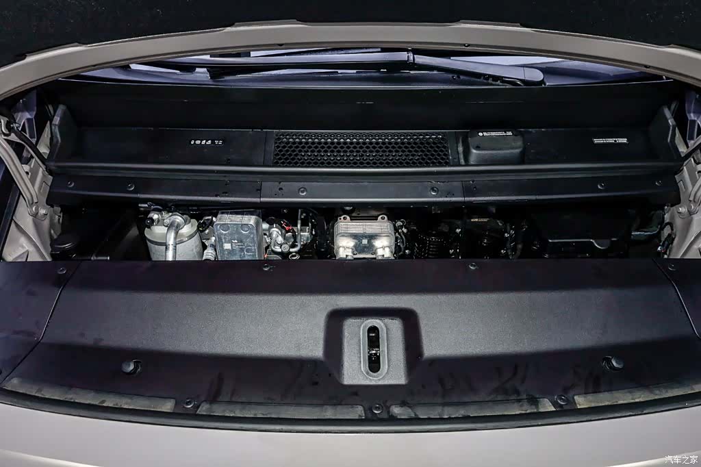 Li Auto MEGA, 2024 17