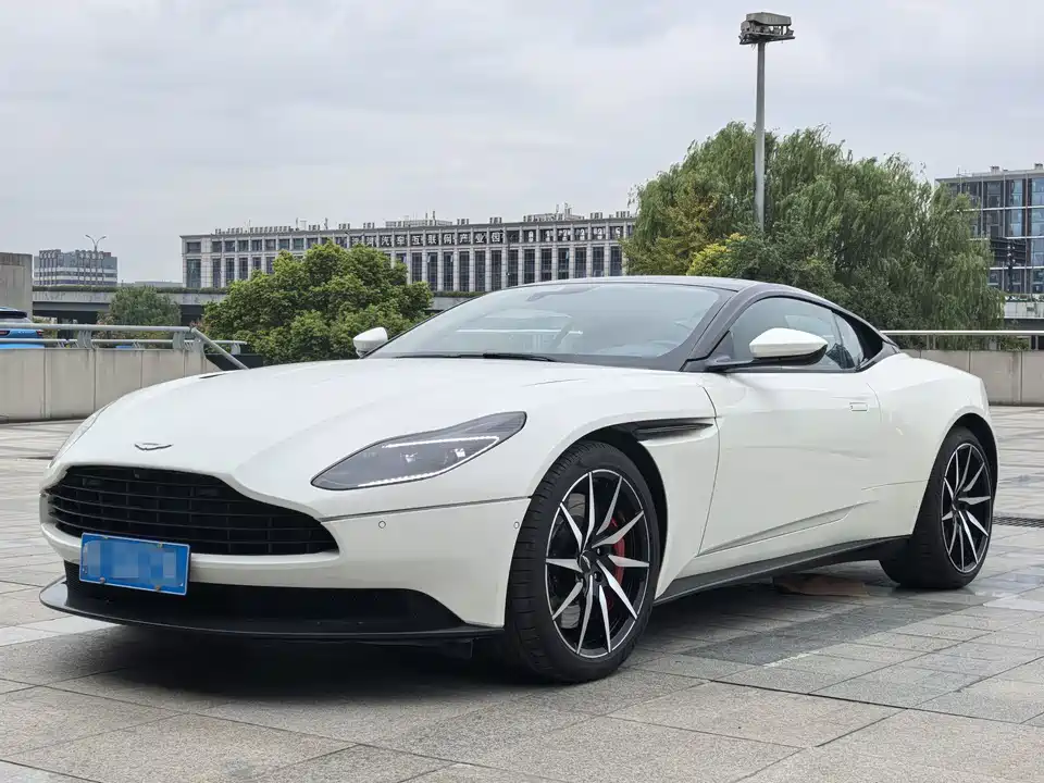 Aston Martin DB11