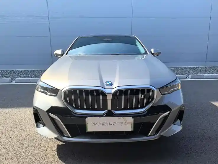 BMW i5