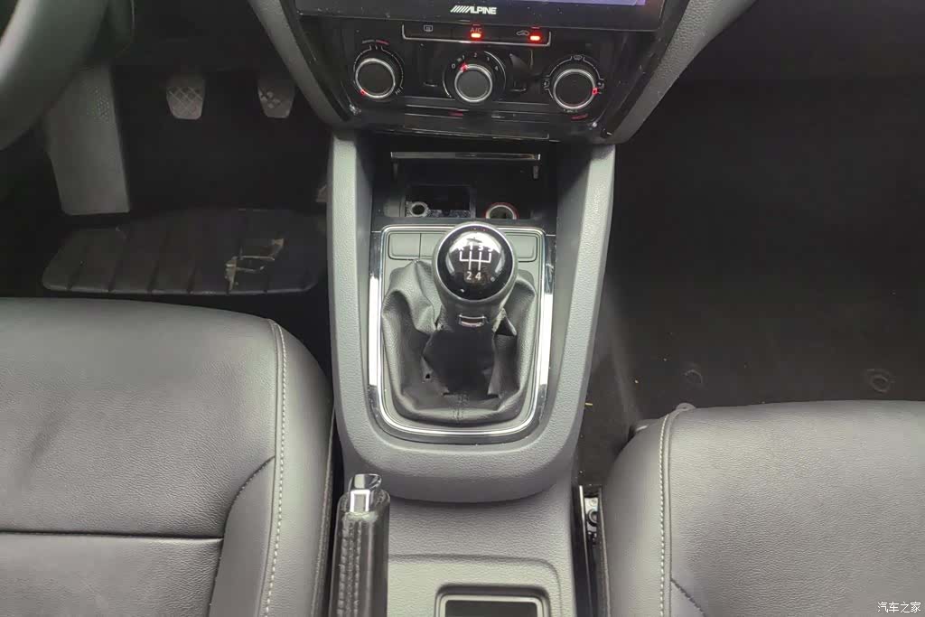 Volkswagen Sagitar, 2016 16