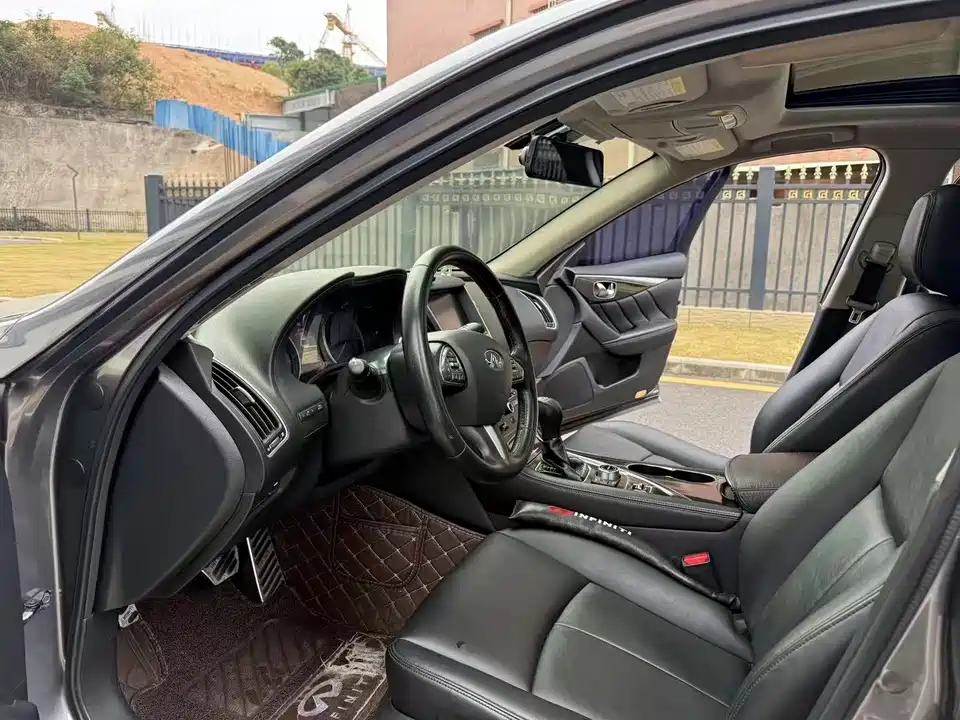Infiniti Q50L