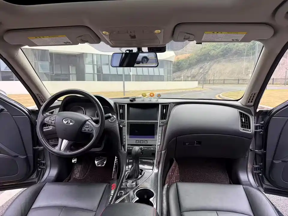 Infiniti Q50L