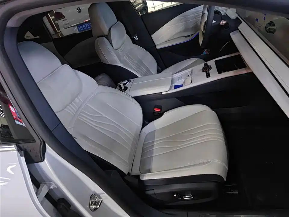 Geely Galaxy Galaxy E8