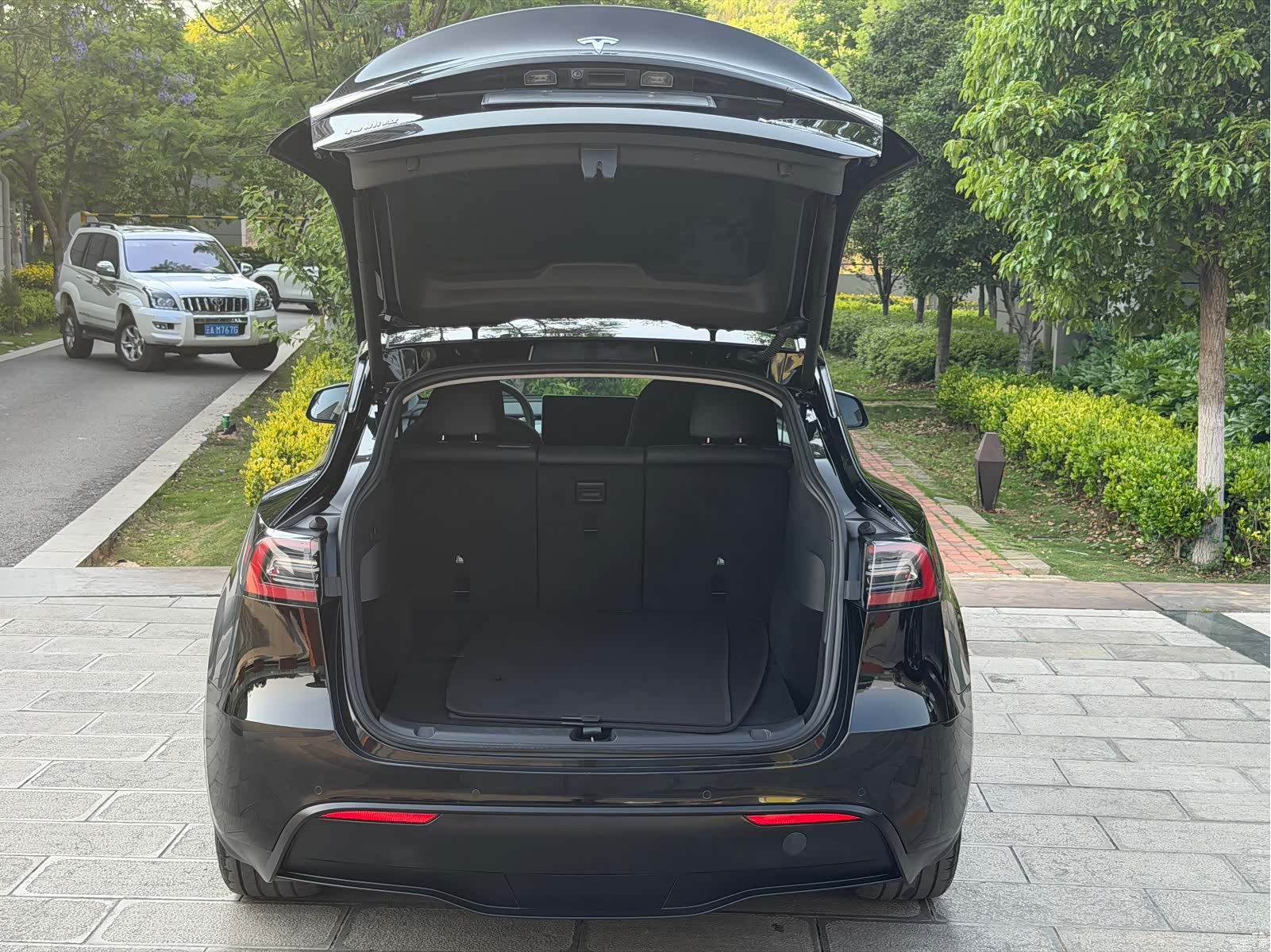 Tesla Model Y, 2023 10