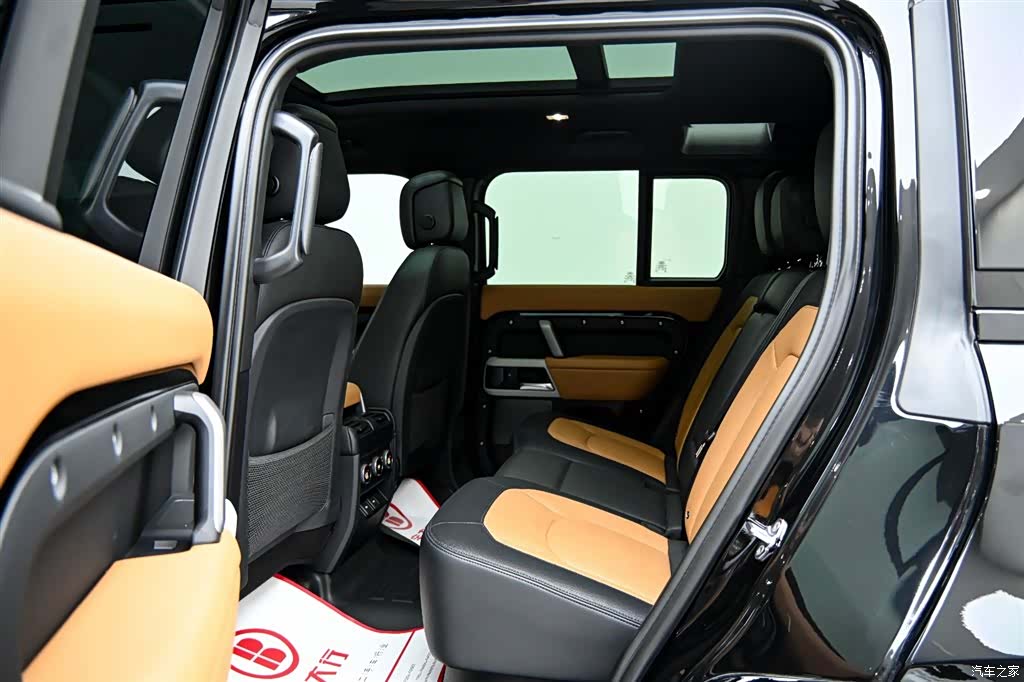 Land Rover Defender, 2024 12