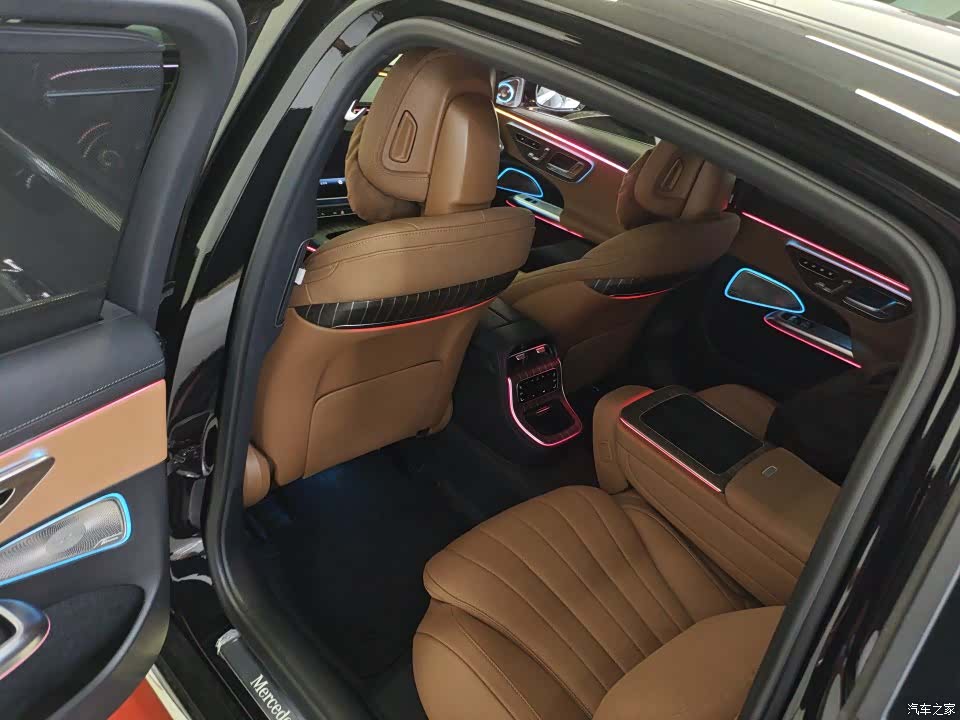 Mercedes-Benz E-Class, 2024 8