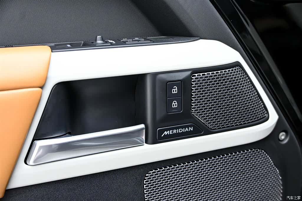 Land Rover Defender, 2024 24