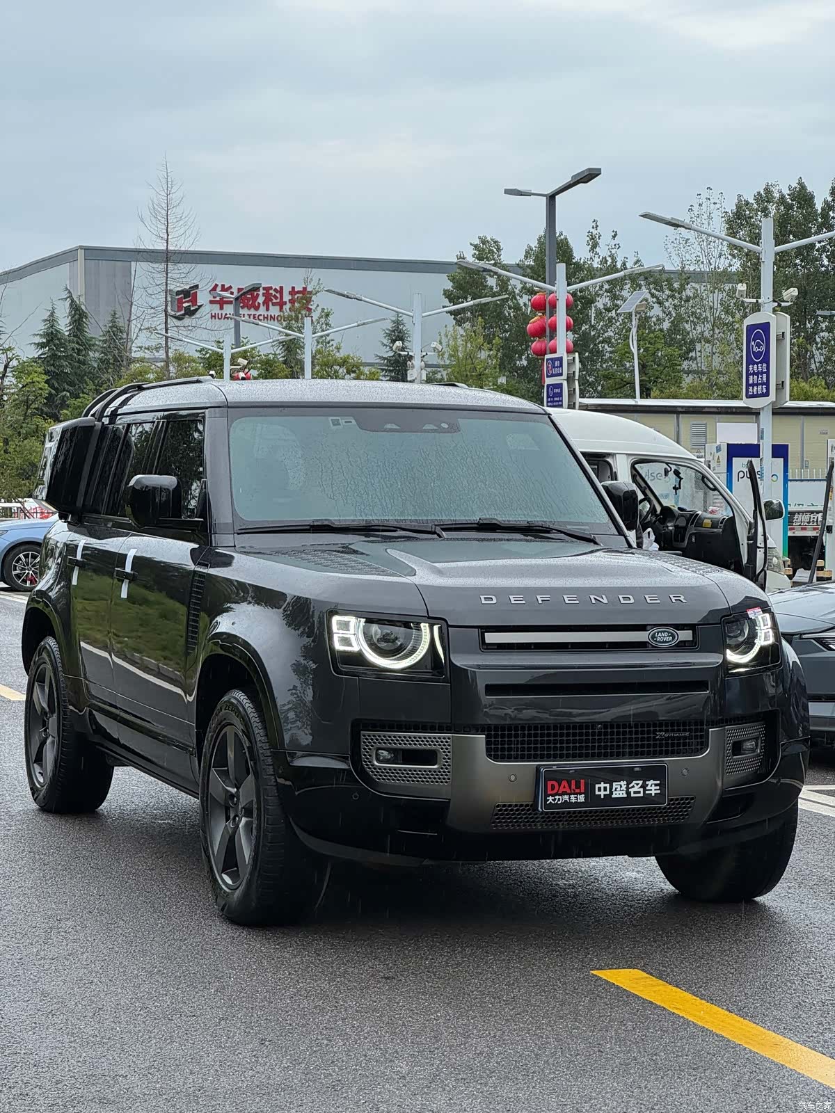 Land Rover Defender, 2023 3