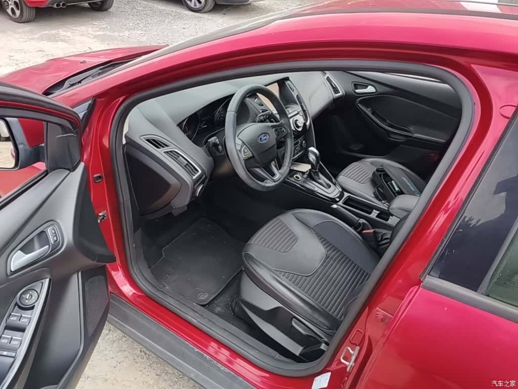 Ford Focus, 2015 12