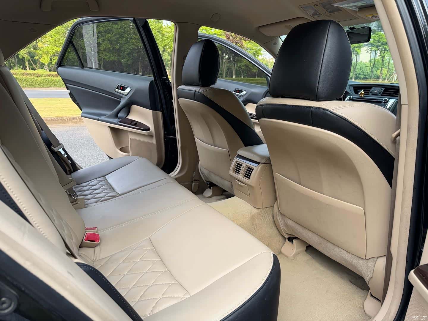Toyota 2.5S, 2012 6