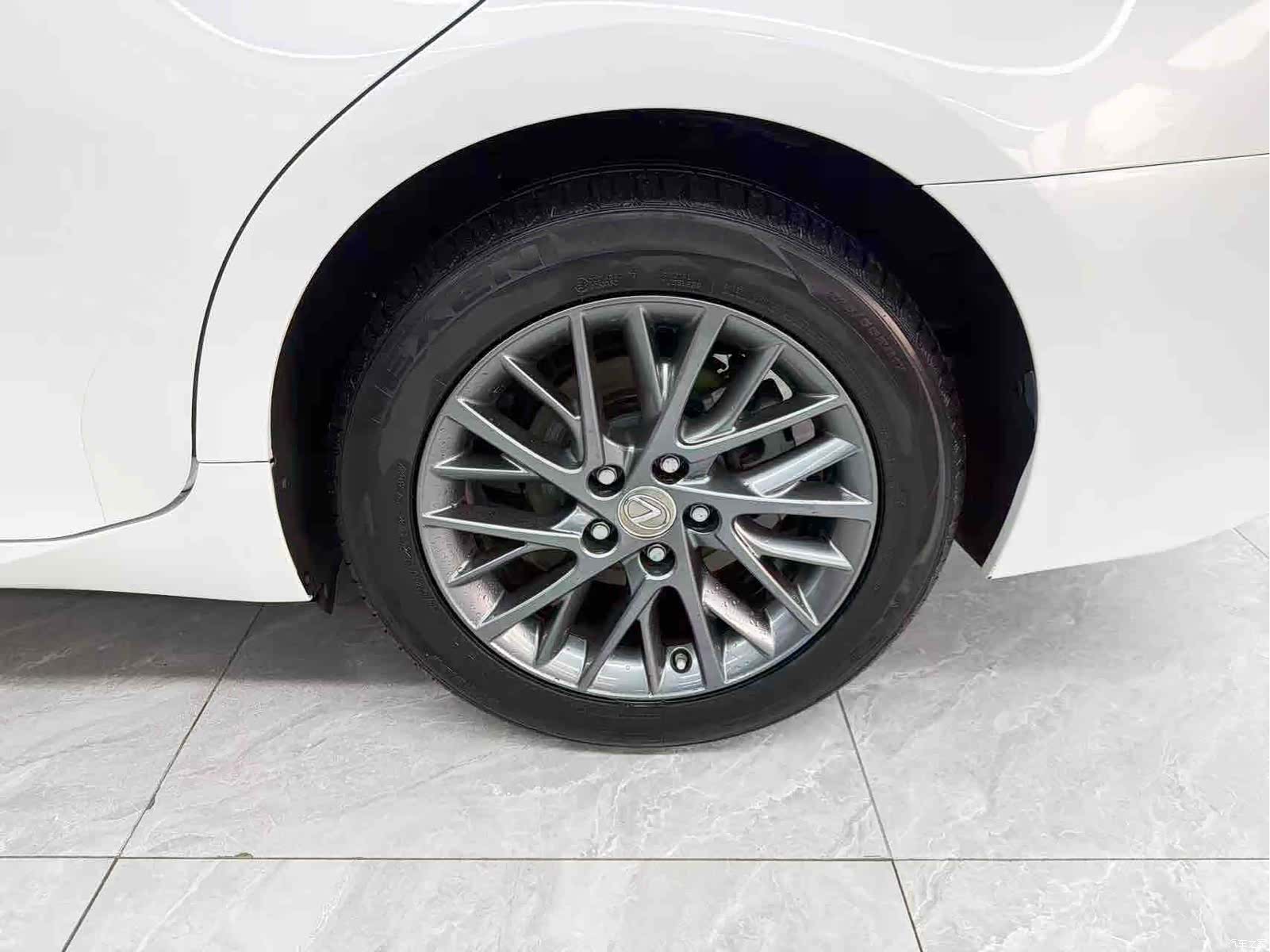 Lexus ES, 2018 22