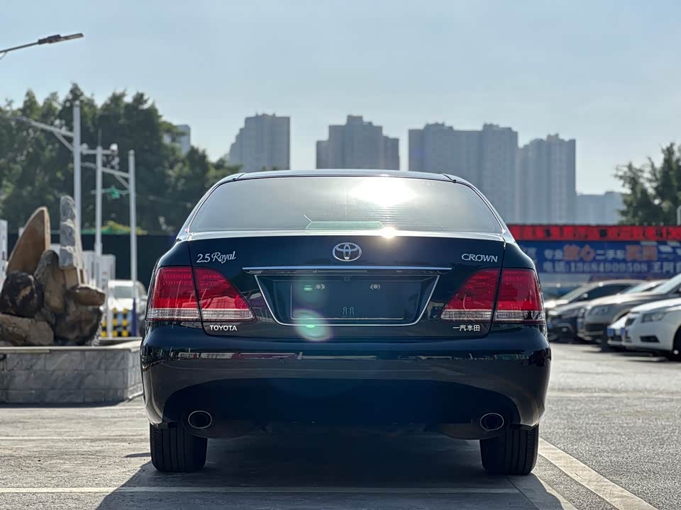 Toyota crown