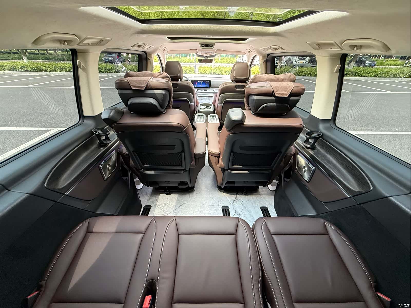Mercedes-Benz V-Class, 2025 14
